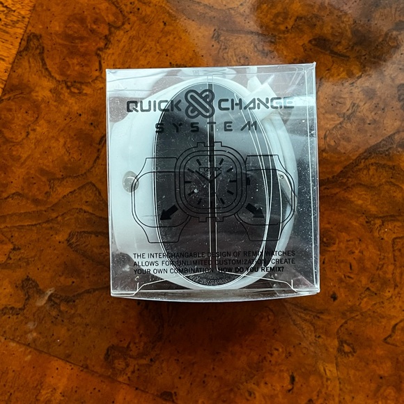 Remix popsugar exclusive watch. New in box - Picture 2 of 4